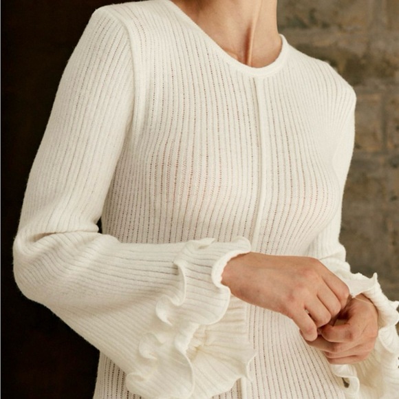 Elegant White Knit Maxi Dress - Picture 3 of 3